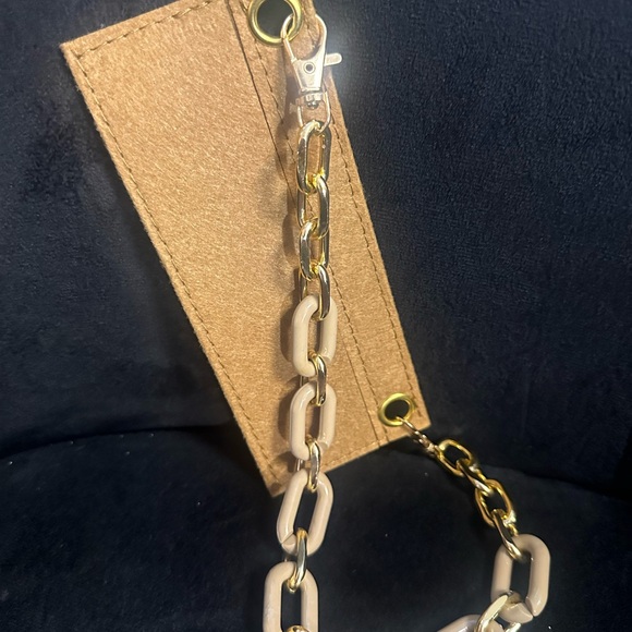 Wallet Insert with unbranded chain - Picture 3 of 5
